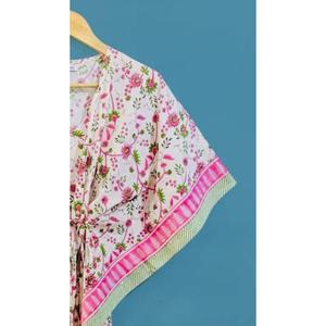 Robe longue kaftan blanche à imprimé floral rose pour femme, style bohème, col en V, taille ajustable avec lien, robe de plage d'été - Product Image 3