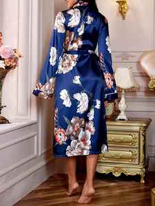 Venta al por mayor de camisones de verano de alta calidad para mujer, de seda satinada, sexys, estampados, ropa de dormir, camisones de satén para mujer, ropa informal para spa. - Product Image 2