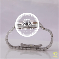 Montre de luxe haut de gamme en moissanite avec des pierres rondes brillantes et une élégante finition en or blanc, montre de créateur