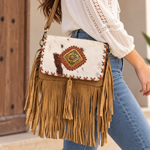 Bolso Bandolera Ligero de Cuero Vacuno con Pelo para Mujer, Diseño Exclusivo, Hecho a Mano con Decoración de Letras - Product Image 1