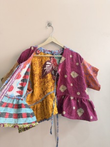 Top de Manga Corta con Volantes Kantha, Estilo Bohemio Hippie, Hecho a Mano en India - Product Image 4
