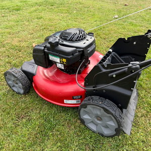 Tondeuse à gazon TORO autotractée, plateau en acier durable, fonction de paillage et de ramassage, vitesse réglable, garantie d'un an - Product Image 1