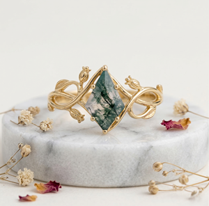 Anillo con Gema Verde en Forma de Cometa Geométrica, Joyería Nupcial Moderna de Lujo, Fabricante OEM ODM Personalizado - Product Image 1