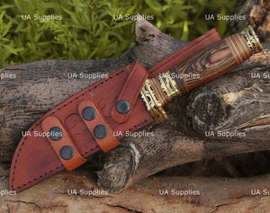 Cuchillo de caza de hoja fija de acero de Damasco forjado a mano personalizado UA Supplies con mango grabado de madera y latón, funda de cuero, OEM - Product Image 6