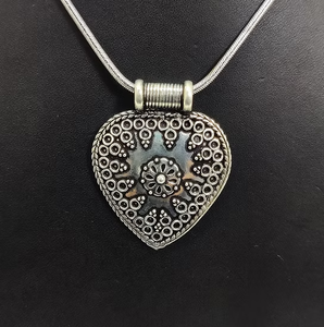 Colgante de Corazón de Plata de Ley 925 Vintage, Hecho a Mano, con Filigrana Floral Clásica y Texturizada, Regalo de San Valentín para Ella - Product Image 2