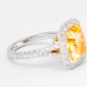 Bague de fiançailles de luxe en or blanc 14 carats avec halo, diamant de laboratoire jaune fantaisie 5,00 carats taille radiant VS2, certifié IGI, élégante pour mariée - Product Image 5