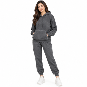 Chándal Deportivo para Mujer Hecho con Tela Deportiva Elástica, Ajuste Atlético Cómodo, Paneles Transpirables, Chaqueta con Cremallera Completa, Bolsillo Funcional - Product Image 1