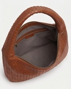 Sac fourre-tout hobo en cuir véritable tressé pour femme, personnalisé, de luxe, avec fermeture éclair et bandoulière simple à chaînes – Vente en gros - Product Image 3