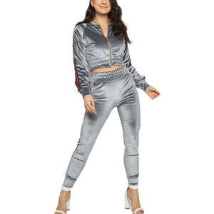 Ensemble de survêtement en velours personnalisé pour femme : sweat à capuche zippé et pantalon de jogging en velours - Product Image 1