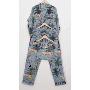 Elegante Conjunto de Pijama de Algodón con Estampado de Selva, Transpirable, Estampado a Mano, Camisa y Pantalón para Mujer - Product Image 5