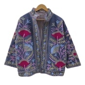 Chaqueta de Terciopelo Azul Suzani, Prenda Étnica Bohemia Bordada, Abrigo Bohemio para Festivales, Chaqueta Corta Bordada Estilo Boho de la India - Product Image 3