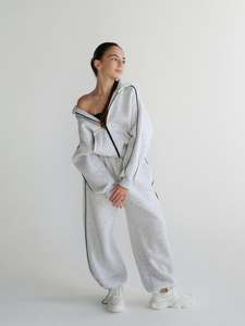 Ensemble de survêtement deux pièces pour femme, personnalisé, hiver, en polaire oversize, avec sweat à capuche zippé uni et pantalon de jogging, respirant, passepoil noir, coupe décontractée - Product Image 6
