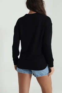 เสื้อสเวตเชิ้ตโอเวอร์ไซส์ผ้าฟลีซเนื้อนุ่มสำหรับผู้หญิง รุ่น Ever Glow ฤดูใบไม้ร่วง/ฤดูหนาว ไซส์พลัส แขนยาว ระบายอากาศได้ดี เป็นมิตรต่อสิ่งแวดล้อม ด้านหน้า - Product Image 3