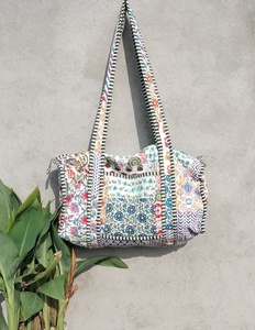 Parche de algodón acolchado trabajo Reversible parche multicolor grande bolsa de mano ecológica para compras de comestibles sostenibles y resistentes - Product Image 1