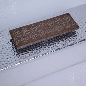 Caja de dulces WoodPearl Noor – Organizador de dulces artesanal de madera, metal e incrustaciones de nácar acrílico para el Ramadán 2027, Iftar y Eid - Product Image 4