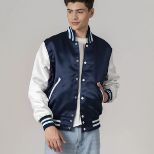 Veste universitaire en satin sur mesure de qualité supérieure pour homme, veste bomber classique avec col et poignets côtelés rayés et fermeture à boutons pression - Product Image 6
