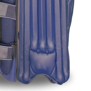 Protège-jambes de cricket professionnels, protection haute performance, design léger, ajustement confortable, sangles réglables, cuir PU respirant - Product Image 4