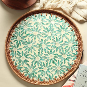 Bandeja redonda grande de ratán con diseño floral azul verdoso, la mejor bandeja de almacenamiento con arte único. - Product Image 1