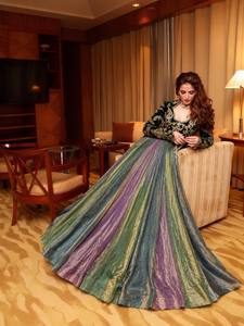 Costume Anarkali pour femmes en velours vert brodé, longueur au sol, Lehenga violet scintillant, tenue de fête de mariage indienne - Product Image 5
