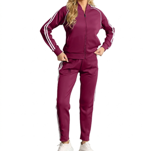 Conjunto de dos piezas para mujer, chándal de corte regular y ajustado con estampado en relieve, efecto lavado - Product Image 3