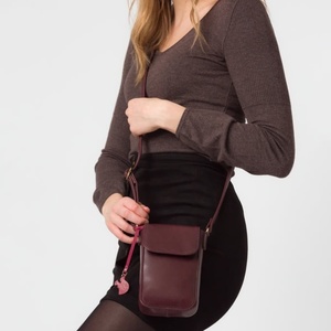Bolso Bandolera de Cuero de Grano Completo Personalizado, Estilo Desgastado, Unisex, con Correa Ajustable, para Viaje - Product Image 1