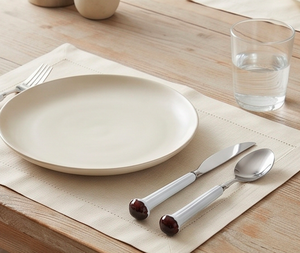 Ensemble de couverts classiques avec manches en céramique blanche et accents rouges, ensemble de vaisselle en acier inoxydable 5 pièces, passe au lave-vaisselle - Product Image 5