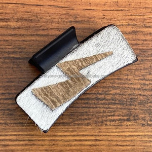 Nouveau cuir de vachette Laser gravure carré pinces à cheveux haute qualité en cuir véritable pinces à cheveux tempérament féminin accessoires de cheveux - Product Image 2