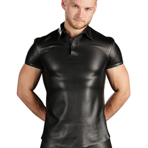 Polo de Piel de Cordero Rojo Intenso, Elegante y Moderno, Perfecto para Declaraciones de Moda Modernas - Product Image 5