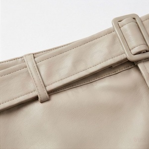 Jupe courte en similicuir taille haute pour femme avec ceinture et poches cargo, coupe trapèze - Product Image 4