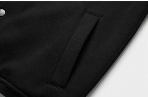 Veste universitaire noire avec capuche doublée en polaire pour l'hiver - Product Image 5