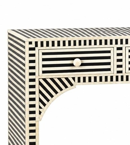 Mesa Hecha a Mano con Incrustaciones de Hueso |   Mesa de entrada geométrica en blanco y negro para decoración del hogar - Product Image 3