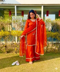 Salwar Kameez de Seda Naranja para Mujer con Encaje y Dupatta, Estilo Tradicional Indio-Pakistaní para Fiestas, Largo hasta el Tobillo, Estilo Bollywood 84024 - Product Image 2