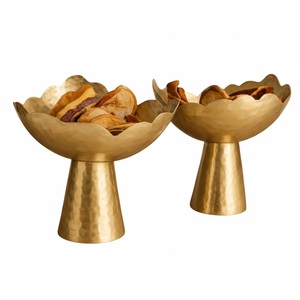 Bol de service ovale martelé doré sur piétement, plat décoratif en métal pour noix et bonbons, plateau de présentation moderne pour centre de table de mariage et de maison - Product Image 6