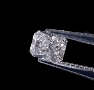 Diamante Cultivado en Laboratorio Color G Radiante, 3CT SI1, Certificado IGI, CVD 3EX, Corte Excelente, Proveedor para Distribuidores e Importadores Globales de Diamantes - Product Image 5