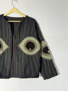 เสื้อแจ็คเก็ต Evil Eye Suzani – เสื้อโค้ทผ้า TNT ทำมือ – เสื้อแจ็คเก็ตปักลายโบโฮแบบเปิดด้านหน้าลายตา - Product Image 3