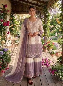 Lanzamiento del Nuevo Conjunto de Fiesta de Diseñador: Top de Georgette Pesado con Estampado de Estrellas, Pantalón Plazzo y Dupatta - Product Image 2