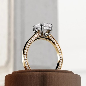 Anillo de compromiso de diamante cultivado en laboratorio de 2 quilates con corte cojín y halo oculto, bicolor, con pavé único de doble cara, certificado IGI para venta al por mayor - Product Image 4