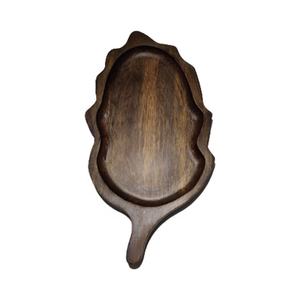 Plato de madera para servir queso con forma de hoja marrón Natural hecho a mano de alta calidad para el hogar y el jardín para servir alimentos y aperitivos - Product Image 1