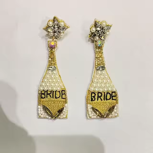 Boucles d'oreilles créoles élégantes et personnalisables, faites à la main, écologiques, classiques, perlées, blanches, pour mariée, bijoux de mariage, couleur champagne - Product Image 6