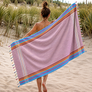 Serviettes Kikoy de qualité export avec franges, design élégant teint en fil, en coton doux et écologique, idéales pour la plage. - Product Image 1