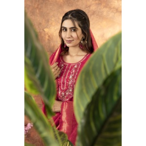 Ensemble élégant Kurti, pantalon et dupatta pour femmes - Product Image 1