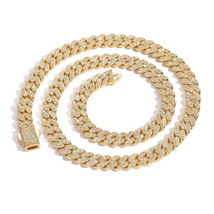 Collier cubain moderne de luxe en moissanite avec design glacé fait main et fermoir robuste - Product Image 3