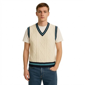 Gilet pull sans manches en maille torsadée col en V style preppy pour homme, couleur crème, style universitaire/cricket, avec bordure rayée contrastante, collection automne-hiver - Product Image 1
