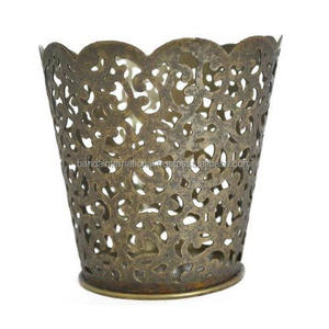 Portavelas votivo redondo de hierro con acabado dorado antiguo para iluminar la decoración del hogar y otros candelabros - Product Image 3