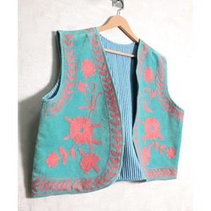 Chaleco Vintage de Terciopelo Suzani para Mujer, Hecho a Mano, Bordado Floral, Estilo Boho, Ropa para Festivales - Product Image 3