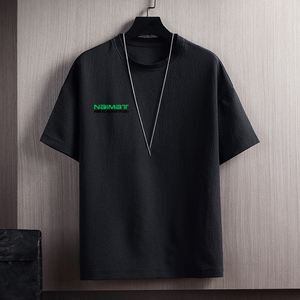 เสื้อยืดแขนสั้นผู้ชายสไตล์สปอร์ตสำหรับฤดูร้อน ผ้าโพลีเอสเตอร์ทรงหลวม สีพื้น คอกลม ลำลอง - Product Image 1