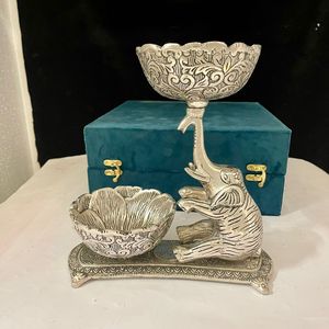 NIRMALA HANDICRAFTS Ensemble de bols à fruits secs en argent allemand, modernes et faits à la main, motif éléphant |   Bol de service décoratif style paon avec support - Product Image 1