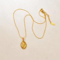 Collier pendentif rectangulaire décontracté pour femmes en acier inoxydable 304 avec revêtement plaqué or 18 carats et chaîne gourmette
