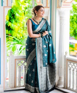 Sari de Seda Color Turquesa con Borde Plateado, Estilo Banarasi, para Bodas Tradicionales Indias, Largo hasta el Suelo, para Mujer - Product Image 1