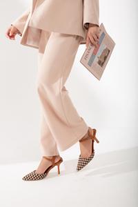 Slingbacks sur mesure en tissu tweed et PU avec soutien de la cheville et embout renforcé, fabriqués au Vietnam, à talon aiguille, avec brides en papier de qualité supérieure - Product Image 3
